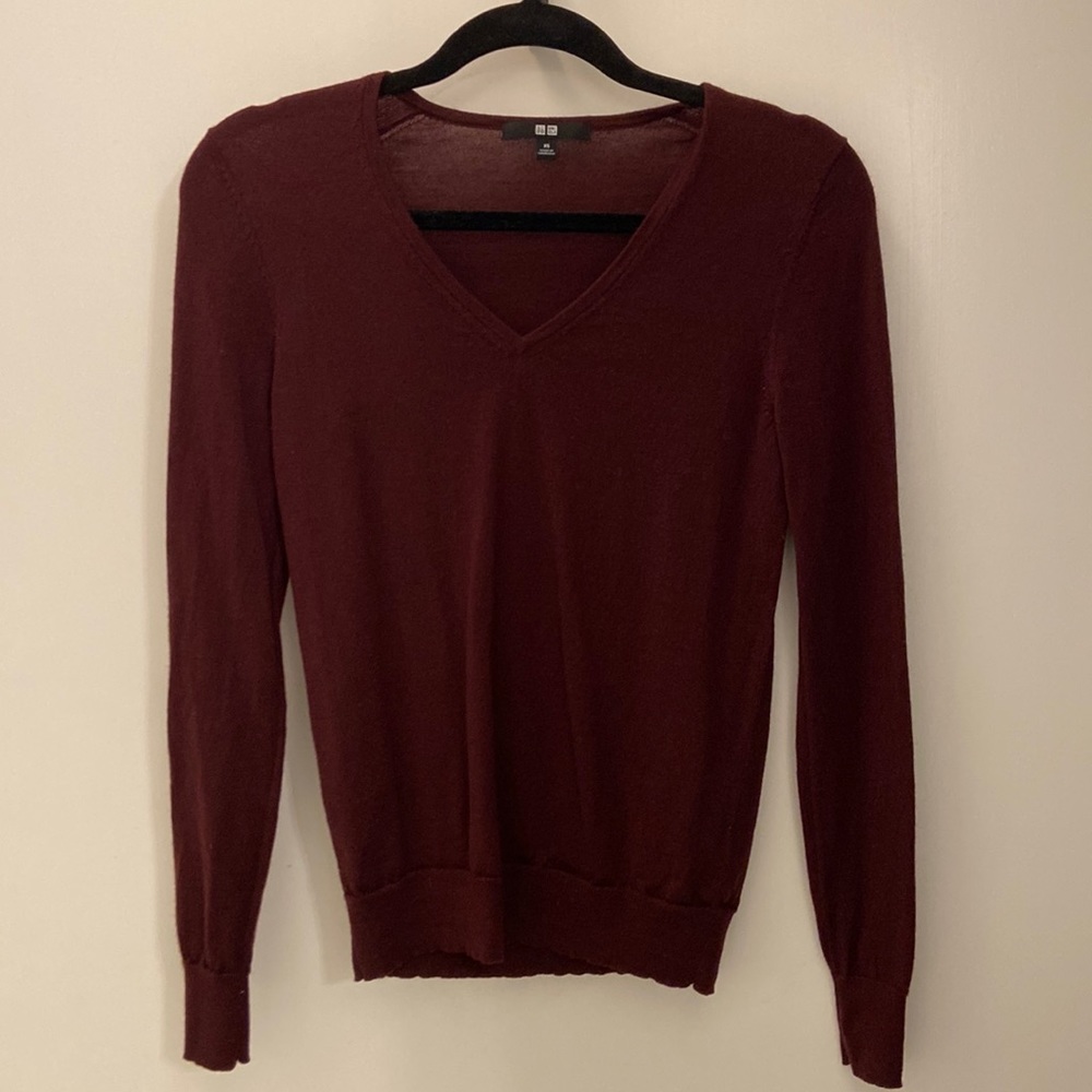 Uniqlo XS Burgandy 100% Wool V-Neck Sweater